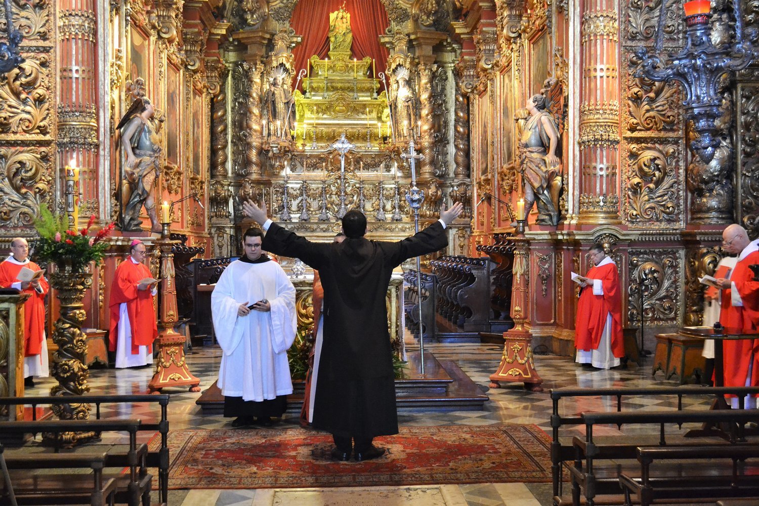 EM PENTECOSTES UMA PROMESSA DE CONSAGRAÇÃO