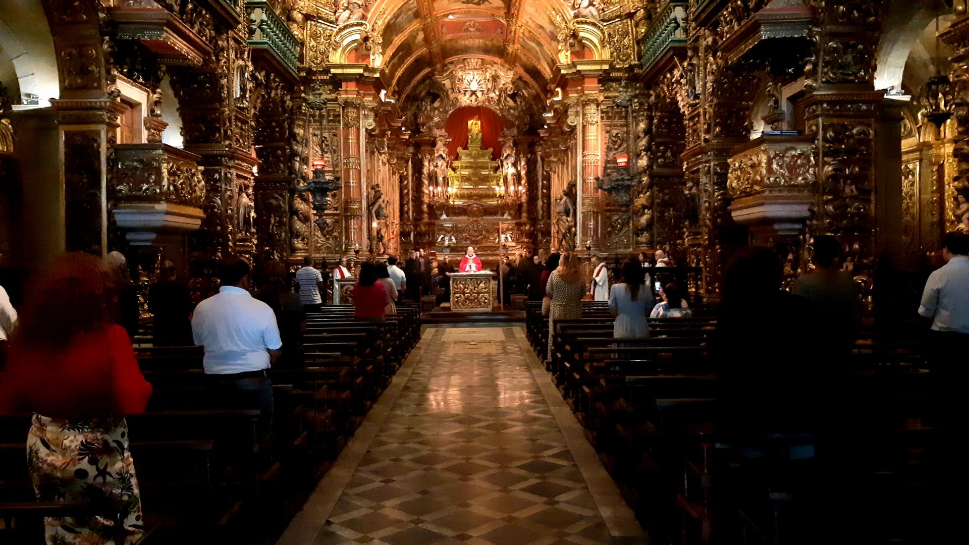 Igreja abacial reabre aos fiéis