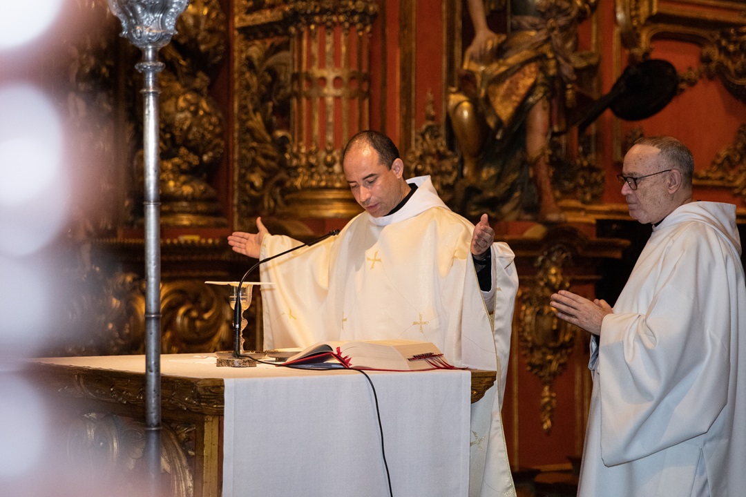 Dom Basílio celebra 25 anos de profissão