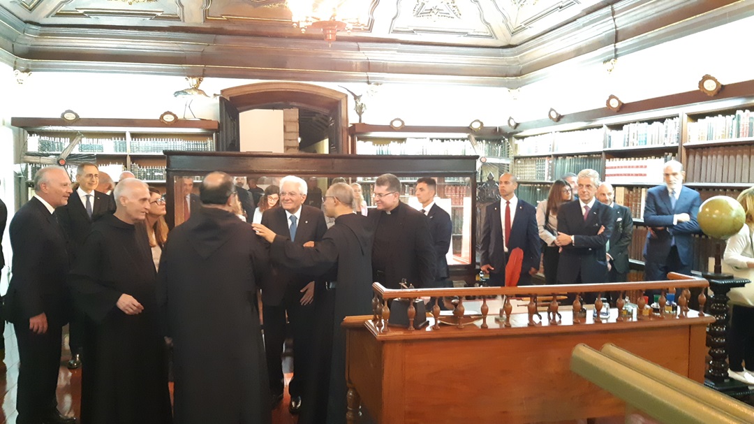 Presidente italiano Sergio Mattarella visita o Mosteiro